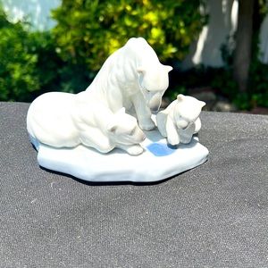 Vintage Lladro Figurines #1443 Bearly Love in Mint/Like New Condition